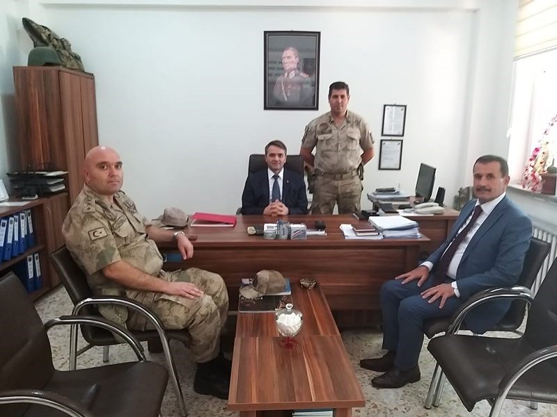 İlçemiz Kaymakamı Metin Esen Çamlıdere Mahallesinde Muhtarlarla Bir Araya Geldi